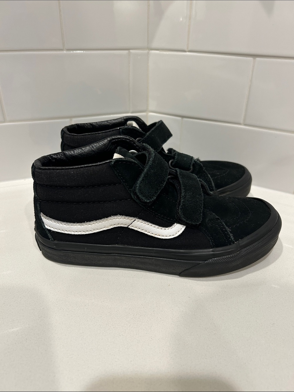 Preloved Kids Vans Mid Sk8 Black And White Shoes! Size 1.5.
